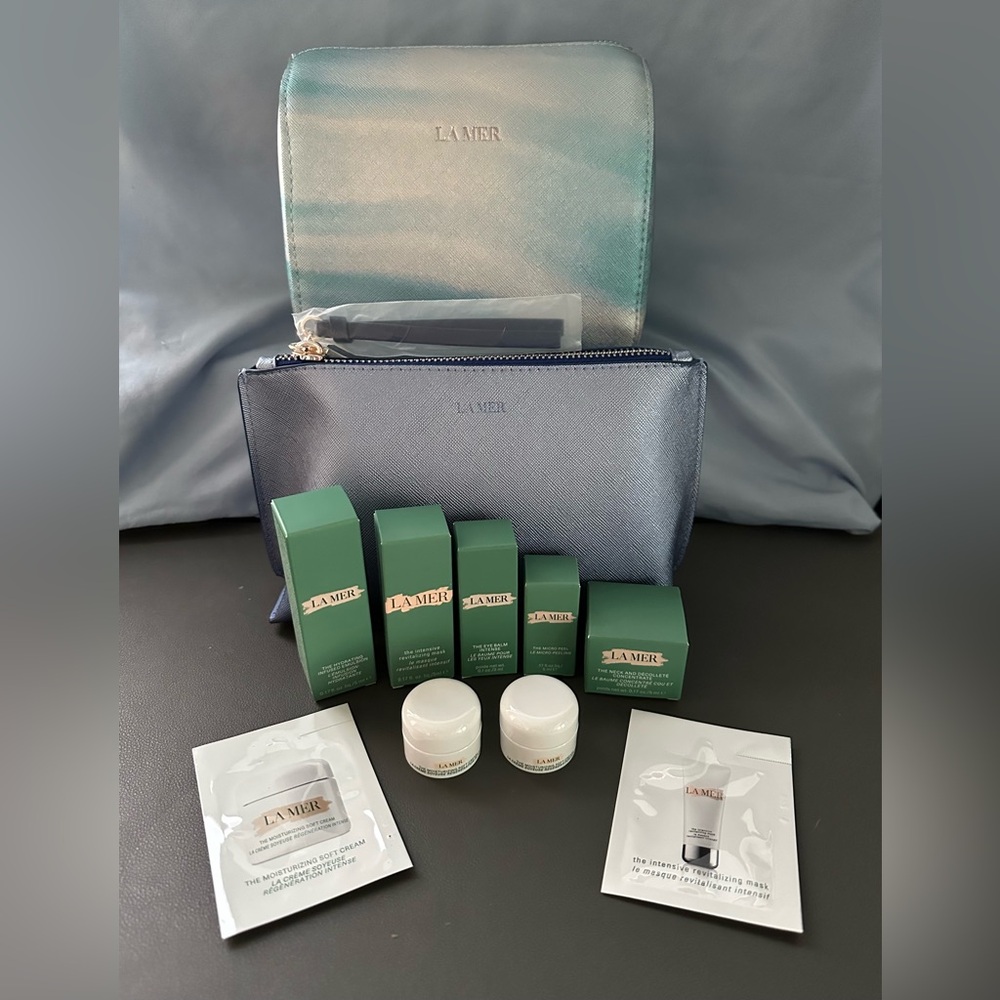 La Mer 2 Shimmer Cosmetics Bags and 9 Samples